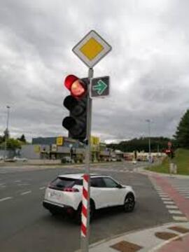 Nova prometna pravila-v desno pri rdeči luči